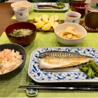 Snapdishの料理写真:枝豆の炊き込みご飯|にんべんだしアンバサダーSnapdish支部さん