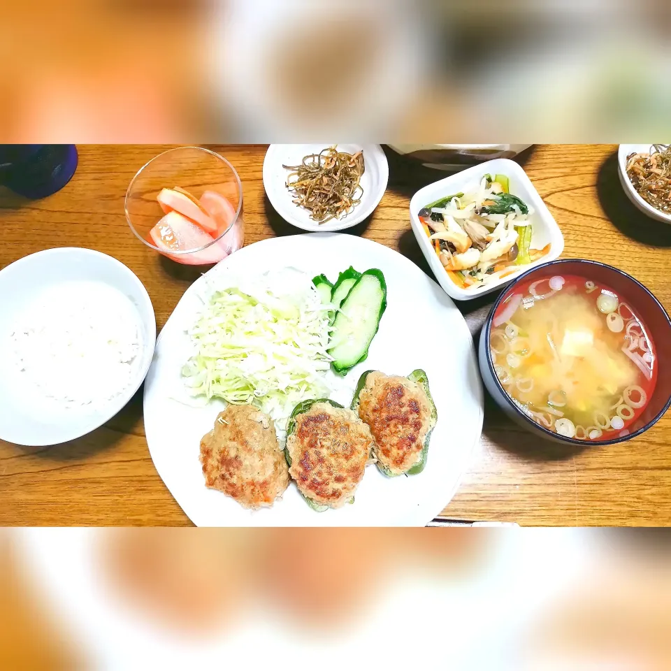 Snapdishの料理写真:ピーマン肉詰め定食|えぃみぃさん