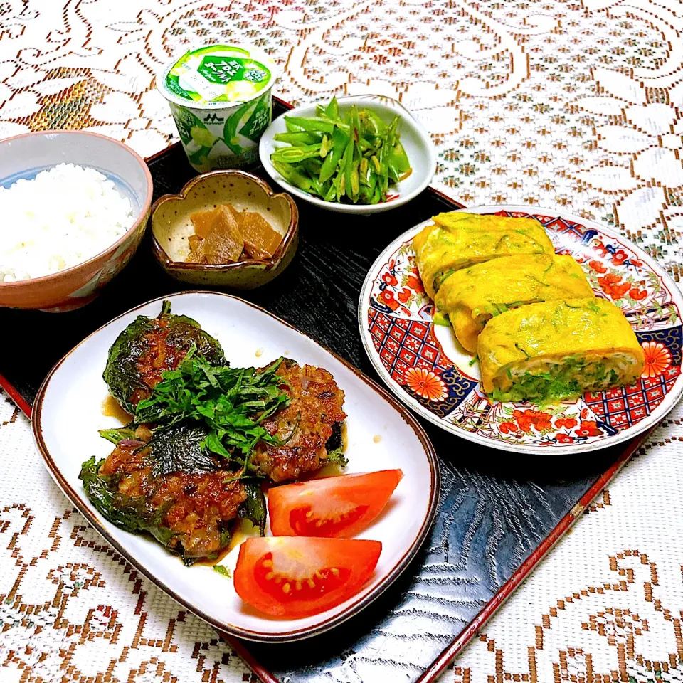 grandmaの晩ごはん☆ 今夜はキャベツいっぱいの玉子焼き、インゲン豆のきんぴら、青ジソで肉詰め焼きを…
ピーマンの代わりを青ジソで。梅酒で頂きます|kaoriさん