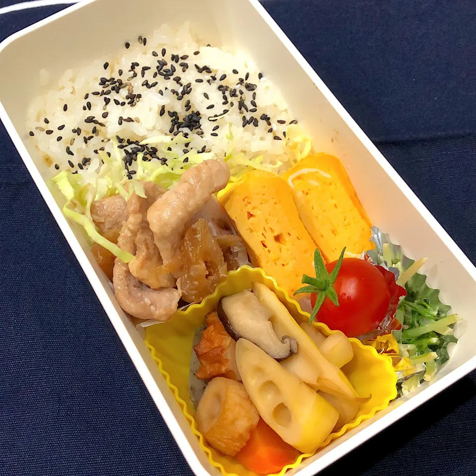 Snapdishの料理写真:ごま塩ご飯、たまご焼き、豚の生姜焼き、水菜のマヨポン胡麻和え、若竹とちくわの煮物、ミニトマト|きらきらさん