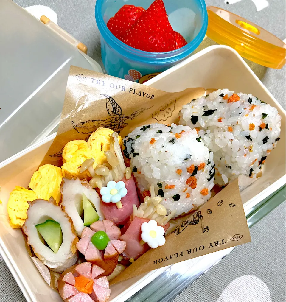 Snapdishの料理写真:2024.6.27 おにぎり弁当　いちご|ママさん