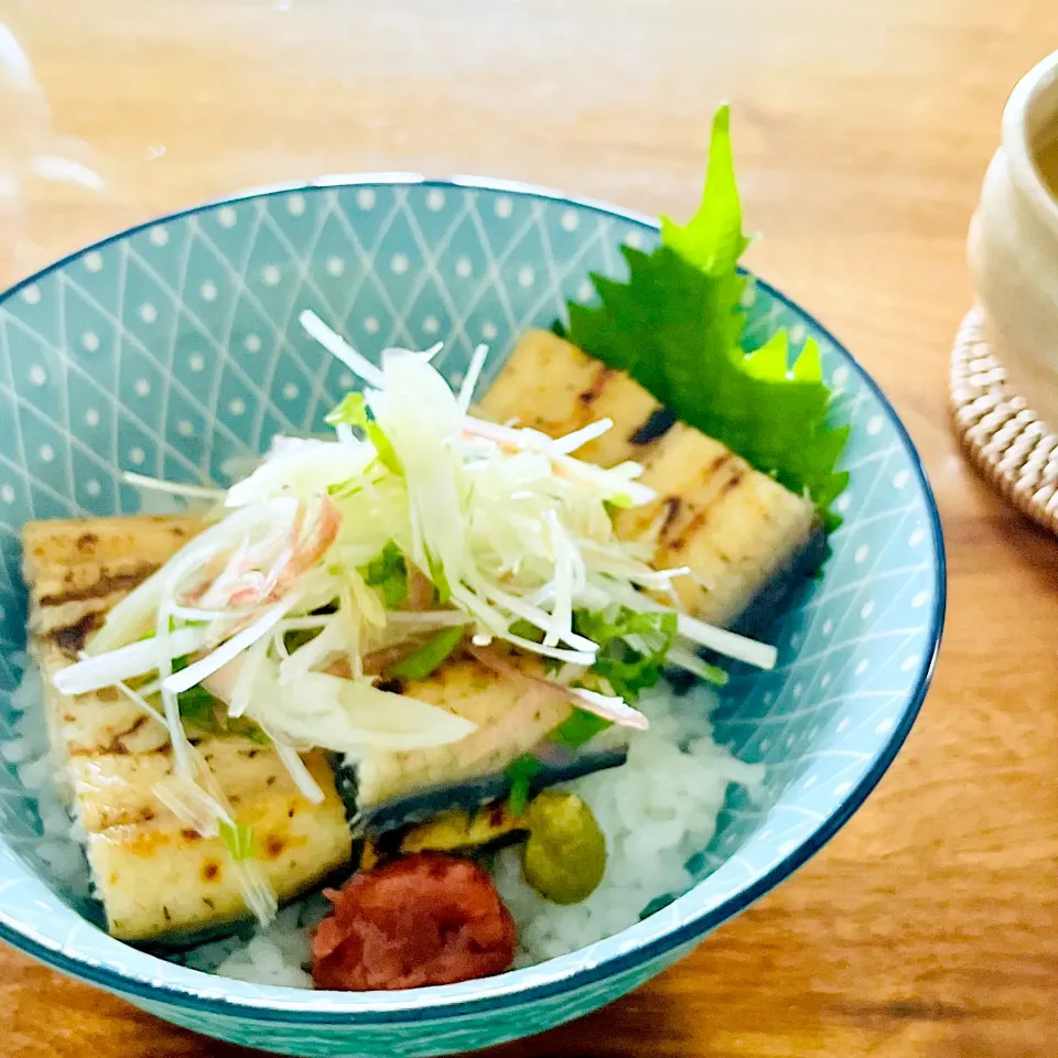 鹿児島県産　鰻の白焼丼🇯🇵 Unadon Unseasoned Eel Bowl|アッコちゃん✨さん