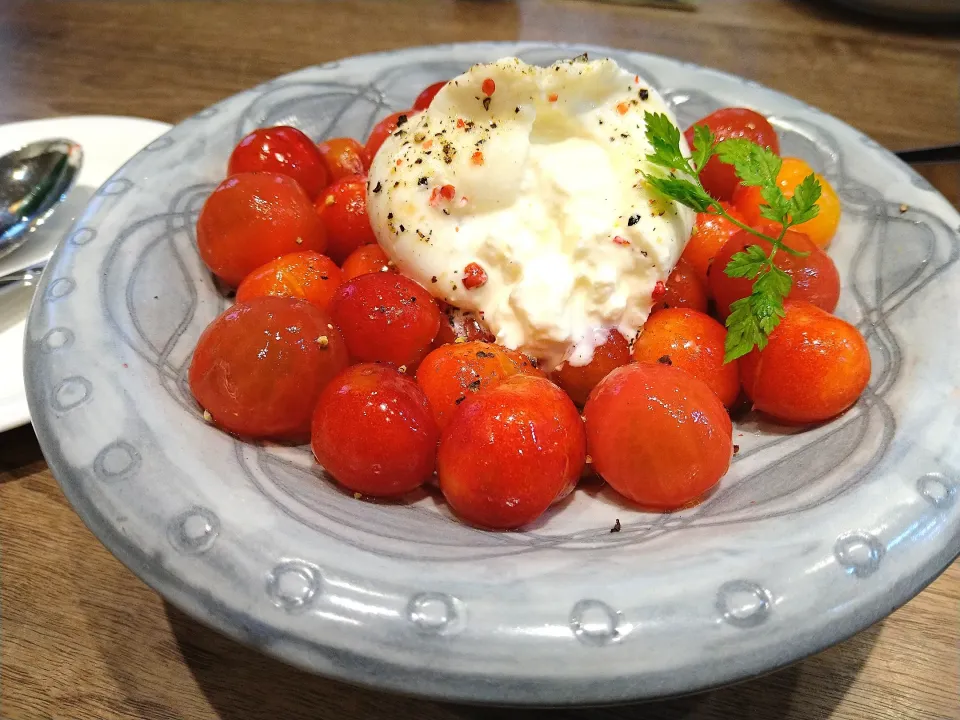 さくらんぼとミニトマトのカプレーゼ|古尾谷りかこさん