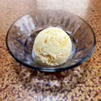 Snapdishの料理写真:シンプルなバニラアイス🍨甘さ控えめ✨|Aiさん