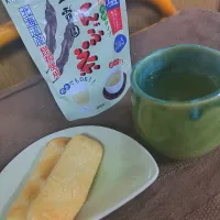 減塩こんぶ茶と薫る塩味せんべいです🍀あう～😊