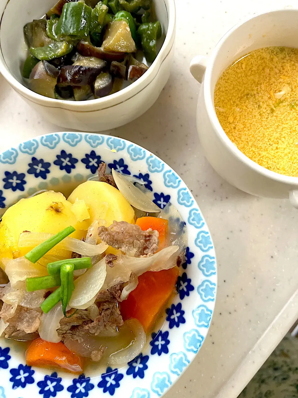 肉じゃが、なすとピーマンの味噌煮、かきたま汁|ビスケットさん