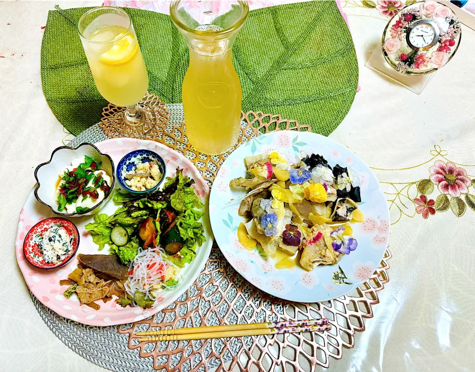 アンコウアラのフラワー盛り・卯の花・白和え・冷や奴・こんにゃくと豚肉のしぐれ煮・春雨サラダ・きゅうりのキムチ|ことちゃん（facebook坂田琴絵）さん