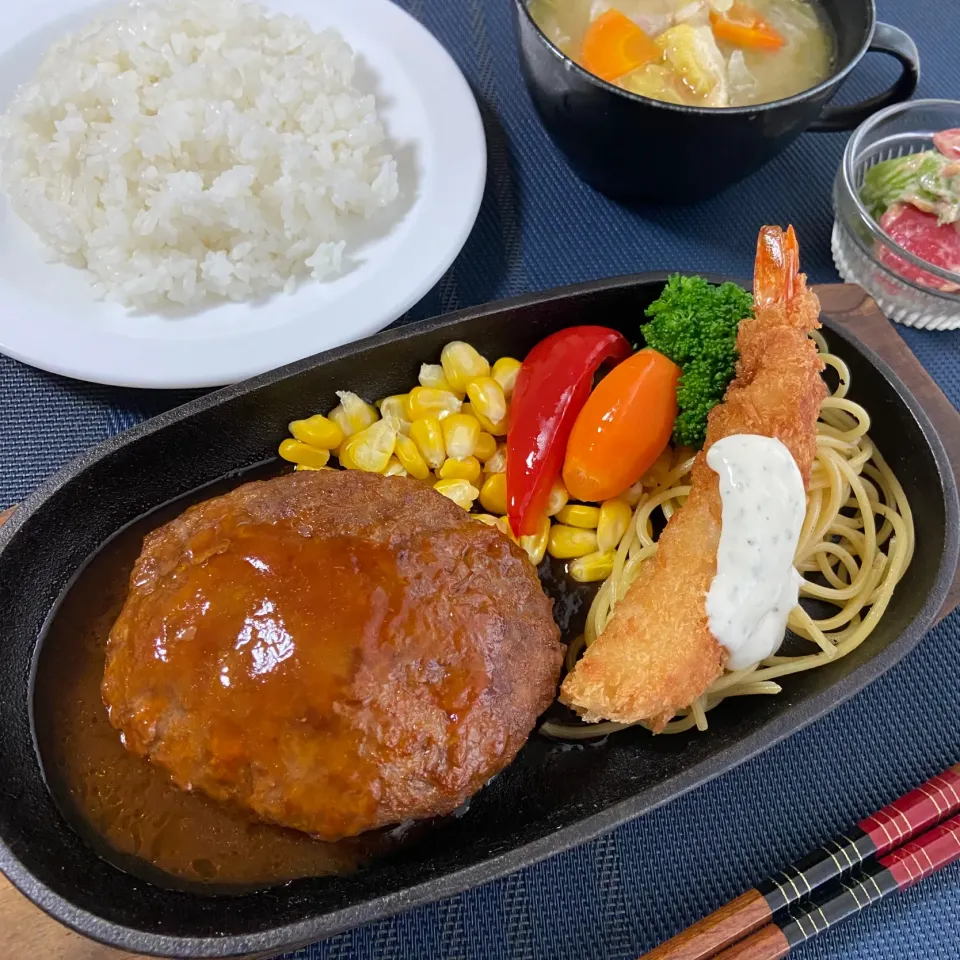 おうち鉄板焼きハンバーグ😋|ナツ1224さん