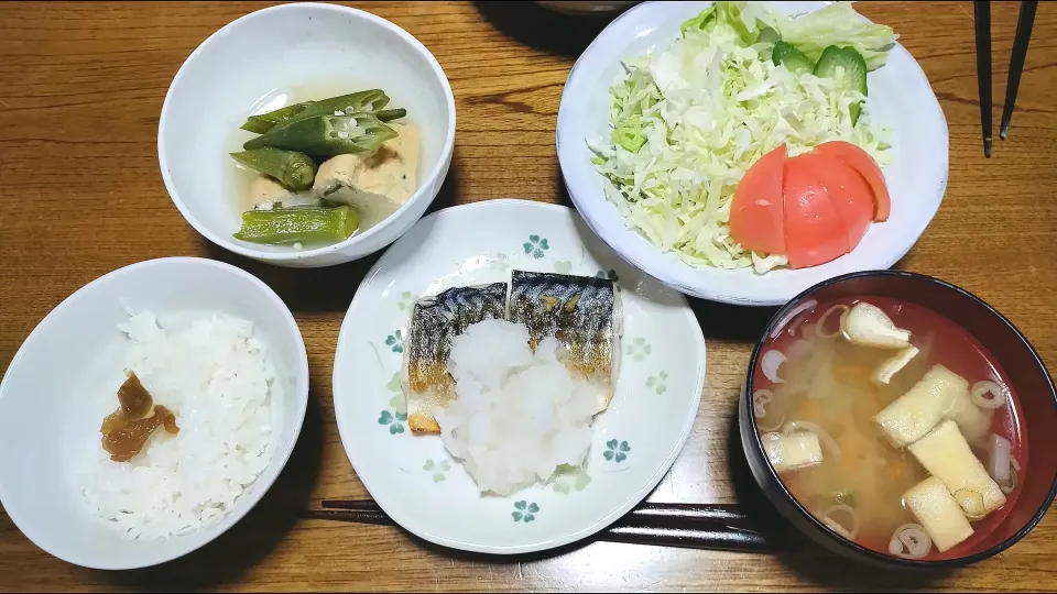 焼き塩サバ定食(焼き塩サバとがんもとオクラの煮物)|えぃみぃさん