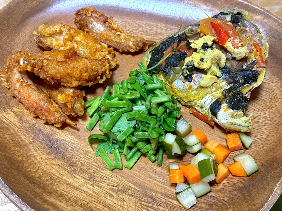 Snapdishの料理写真:Dinner pencok dan ayam goreng beserta pepes ikan|yeni kartikasariさん