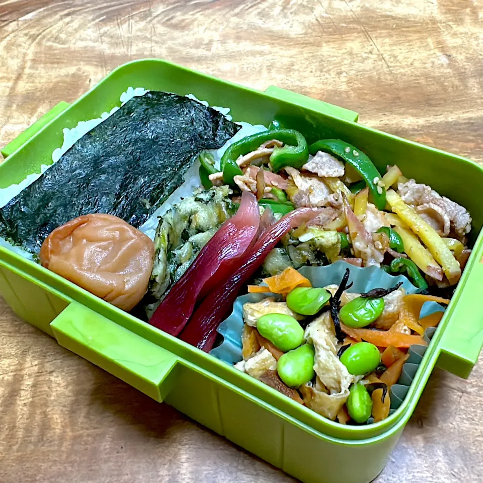 Snapdishの料理写真:青椒肉絲的なおかずの弁当|くまちゃんさん