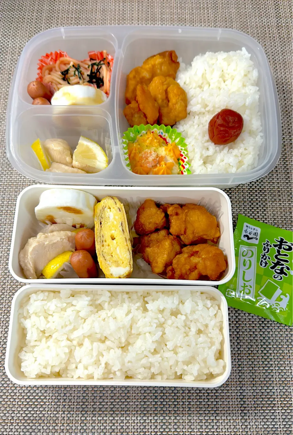 Snapdishの料理写真:鶏づくし弁当。旦那さん、娘弁当。|ゆーこ。さん