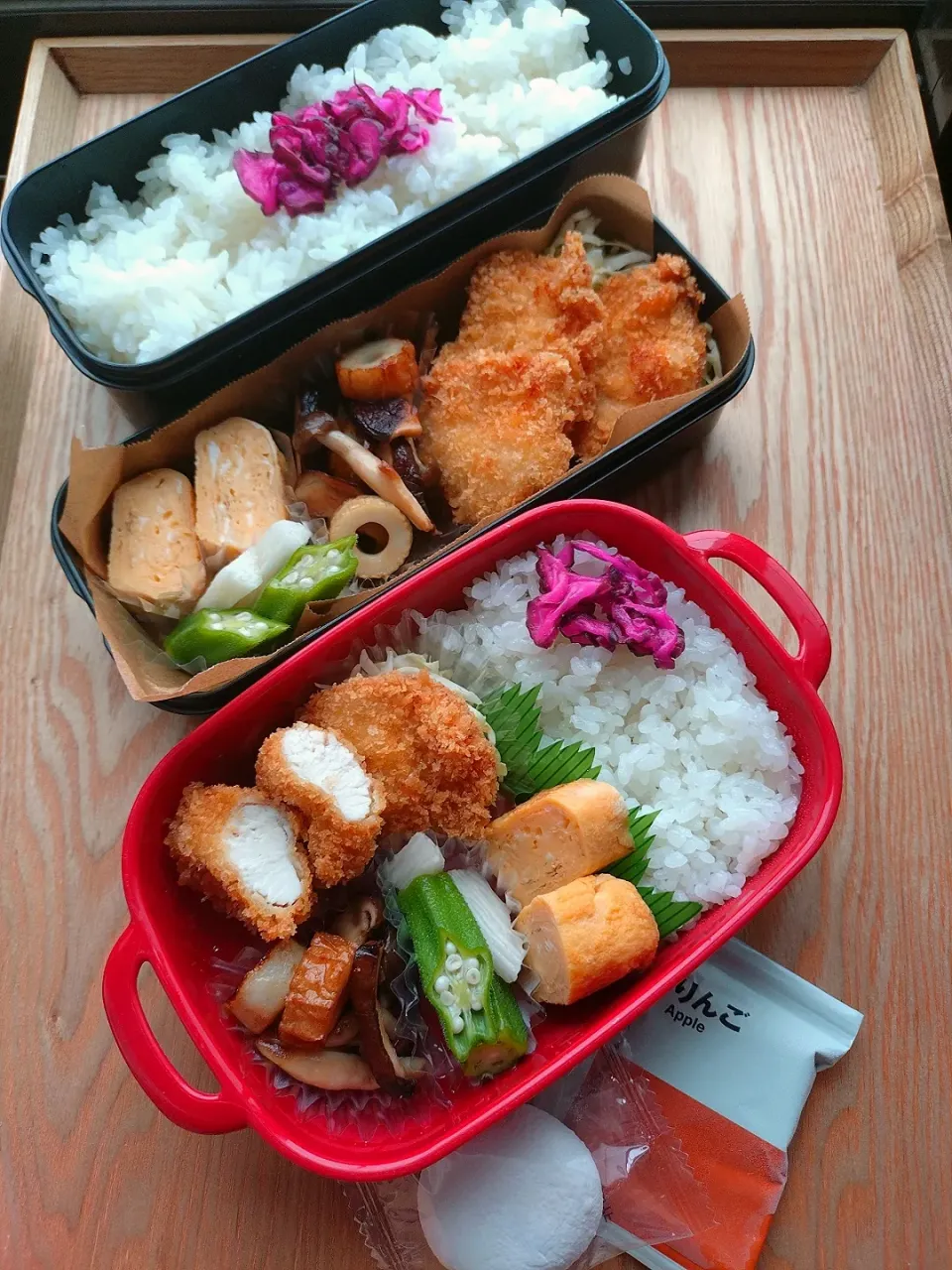 夫と娘のお弁当

ささみのフライ
きのことちくわのバター炒め
オクラと長芋の白だし漬け
卵焼き|みわさん