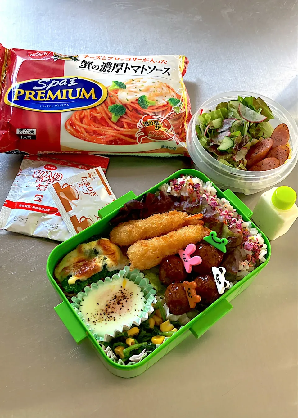 R6.6/28㈮  ·͜·♡蟹の濃厚トマトソースパスタ＆エビフライ弁当👨🏻‍🍳|hamakoさん