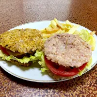 Snapdishの料理写真:🍔ライスバーガー&揚げないフライドポテト🍟|Rinさん