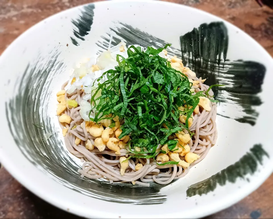 薬味たっぷり！冷やしたぬき（乾麺蕎麦の美味しい仕上げ方あり）|Destino *さん