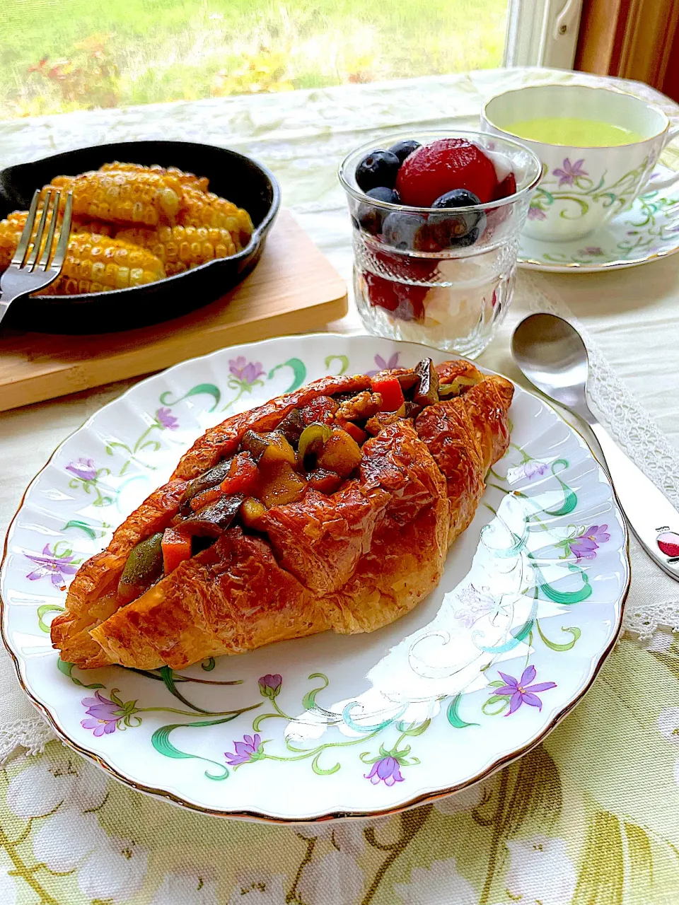 サミカさんの料理 全粒粉入りクロワッサン🥐サンドの朝食|サミカさん