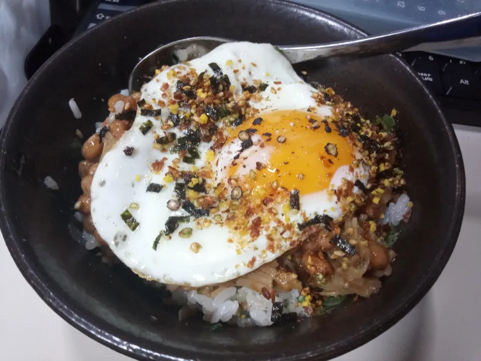 なめ茸と肉そぼろ入りショゴス丼|darkbaronさん