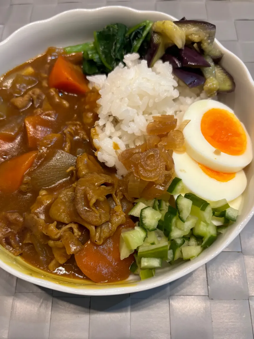 カレーライス（スパイスカレー風な盛り付け）|なかみほさん