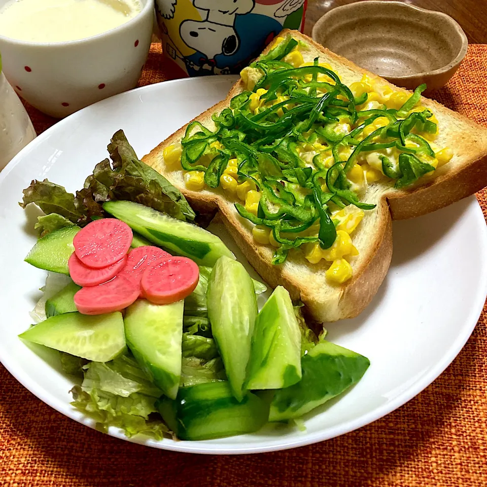 Snapdishの料理写真:コーンピーマントースト|akkoさん