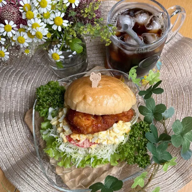 6/29❤︎甘辛ささみカツたまごサラダバーガー🍔🌱

＊ バーガーバンズ
＊ 甘辛ささみカツ
＊ たまごサラダ
＊ フリルレタス ＊キャベツ＊トマト|Makinsさん