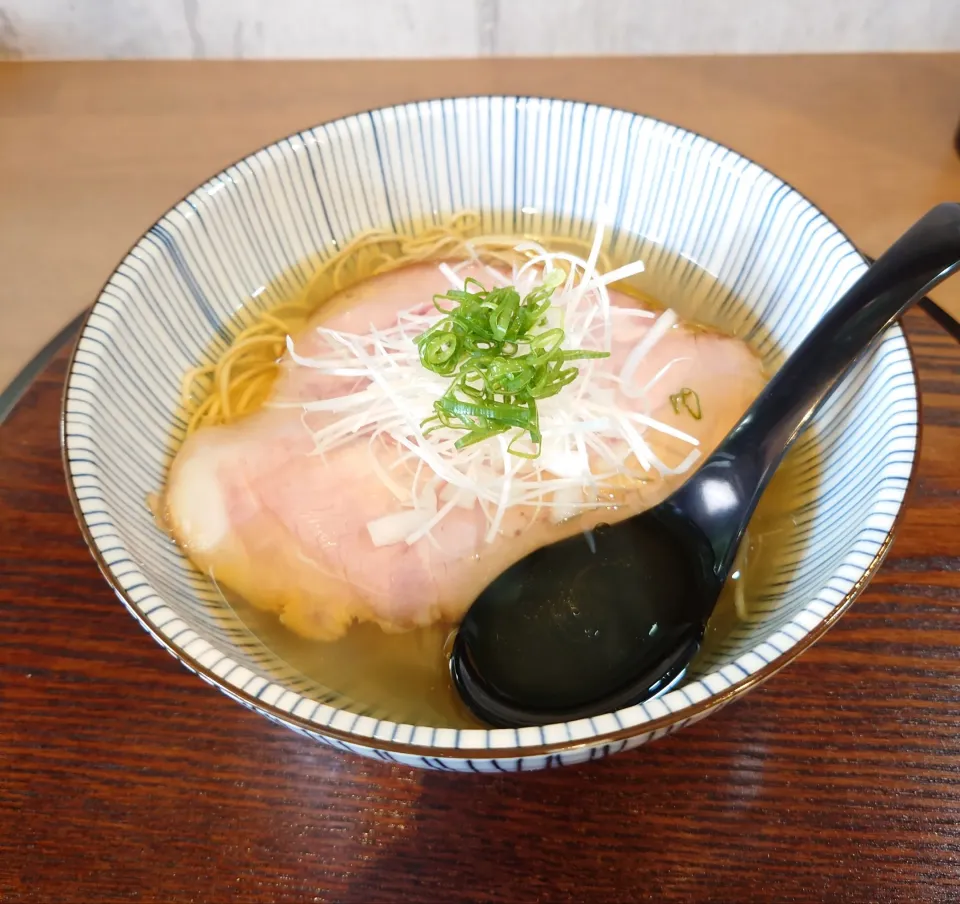 空と大地さんで🐓鶏中華蕎麦🐓。おすすめの塩を。|たかさん