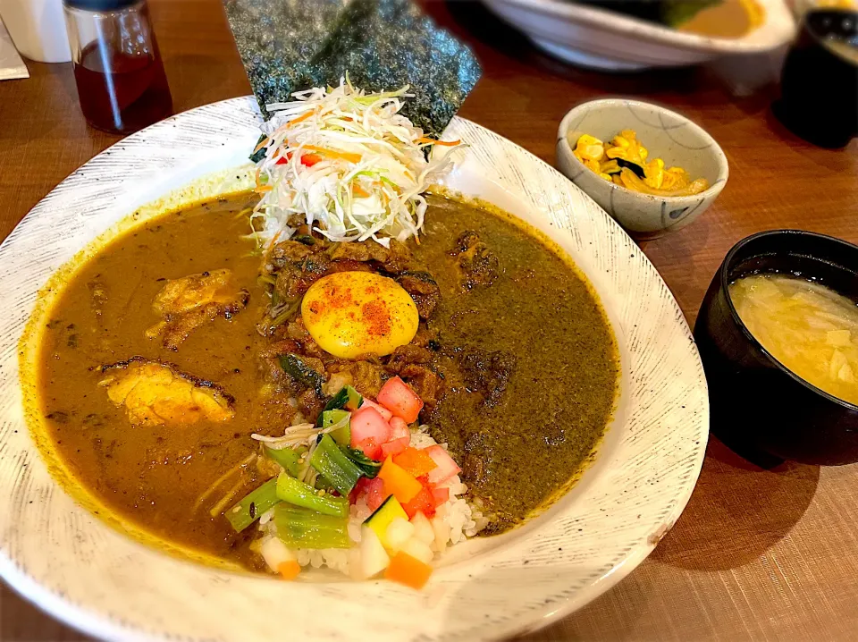 ランチ・3種盛りカレー🍛|ちゃっぴ〜さん