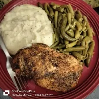 Sage Crusted Chicken Breast 
Garlic Green Beans  
Creamy Baby Red Potatoes|Michele Manuelさん