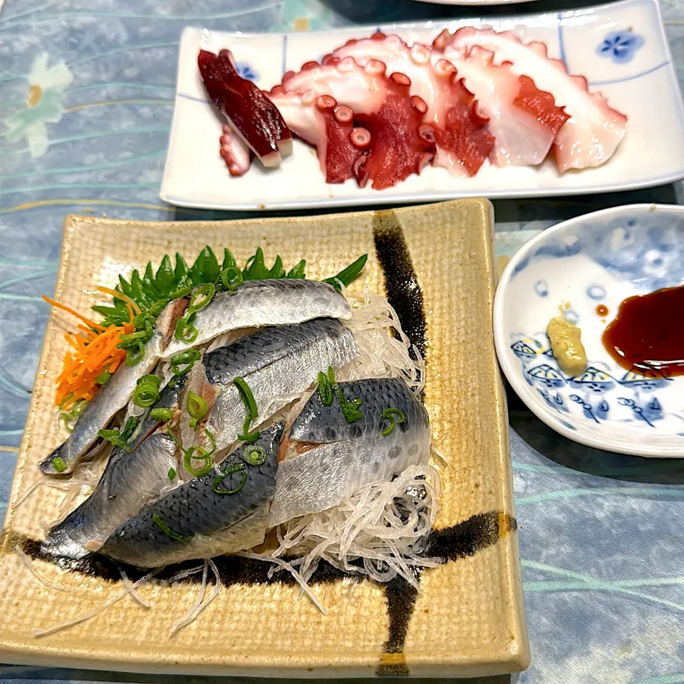 Snapdishの料理写真:イワシ タコので刺身|kenさん