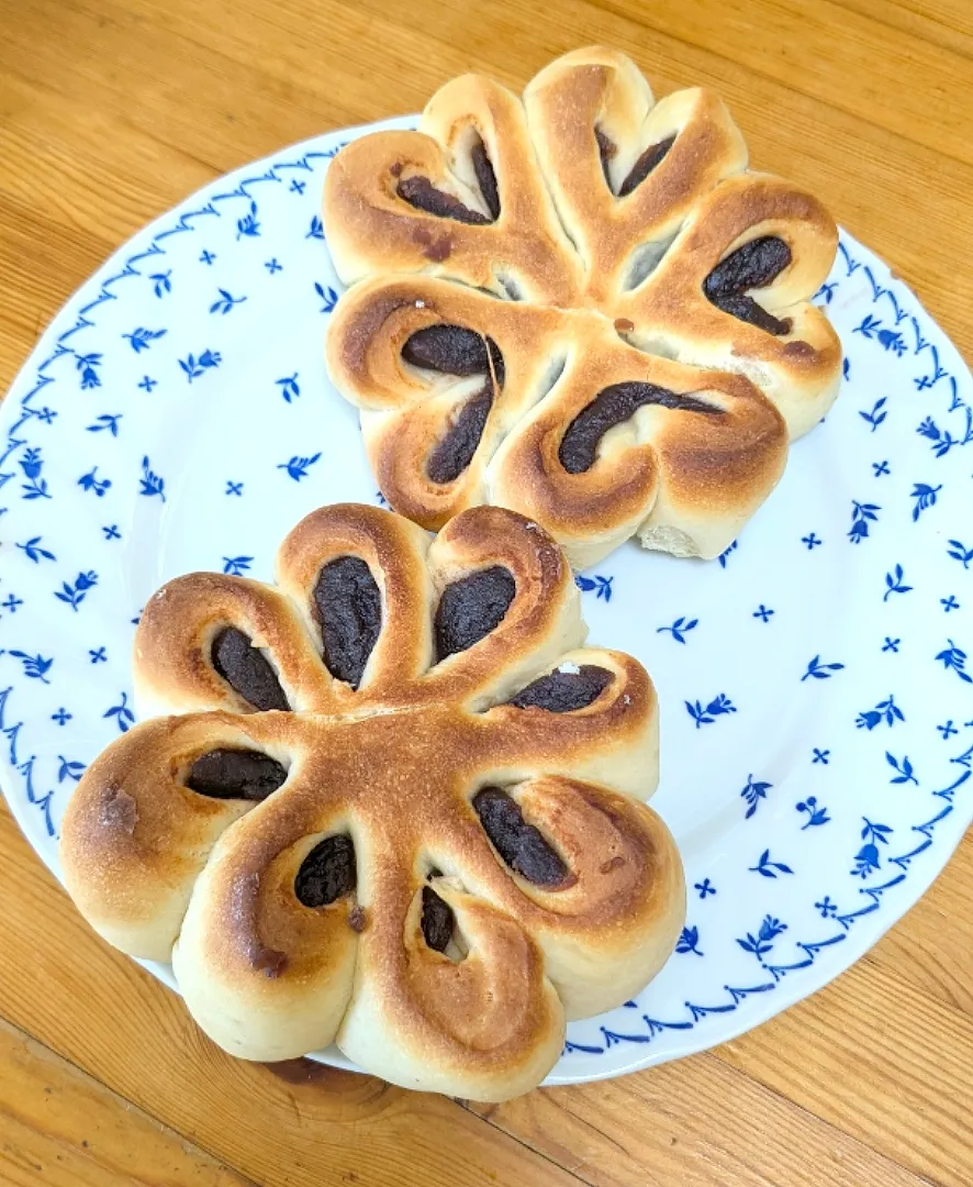 Snapdishの料理写真:失敗の花型あんぱん🌼|まゆめろさん