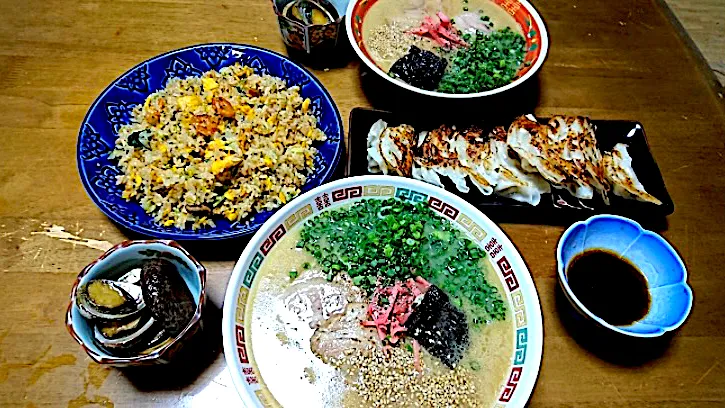 大分県中津市老舗ラーメン屋【宝来軒】の持ち帰りラーメンを中心にチャーハン 餃子 オイズゴ【トコブシ 千年貝 ながれこ】のうま煮の晩御飯|🐈⸒⸒⸒⸒つるのダンス🐈🐾さん