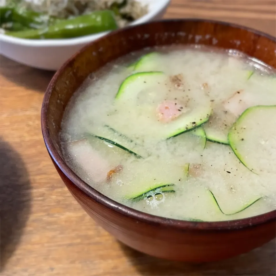 ズッキーニとベーコンの味噌汁|いがをさん