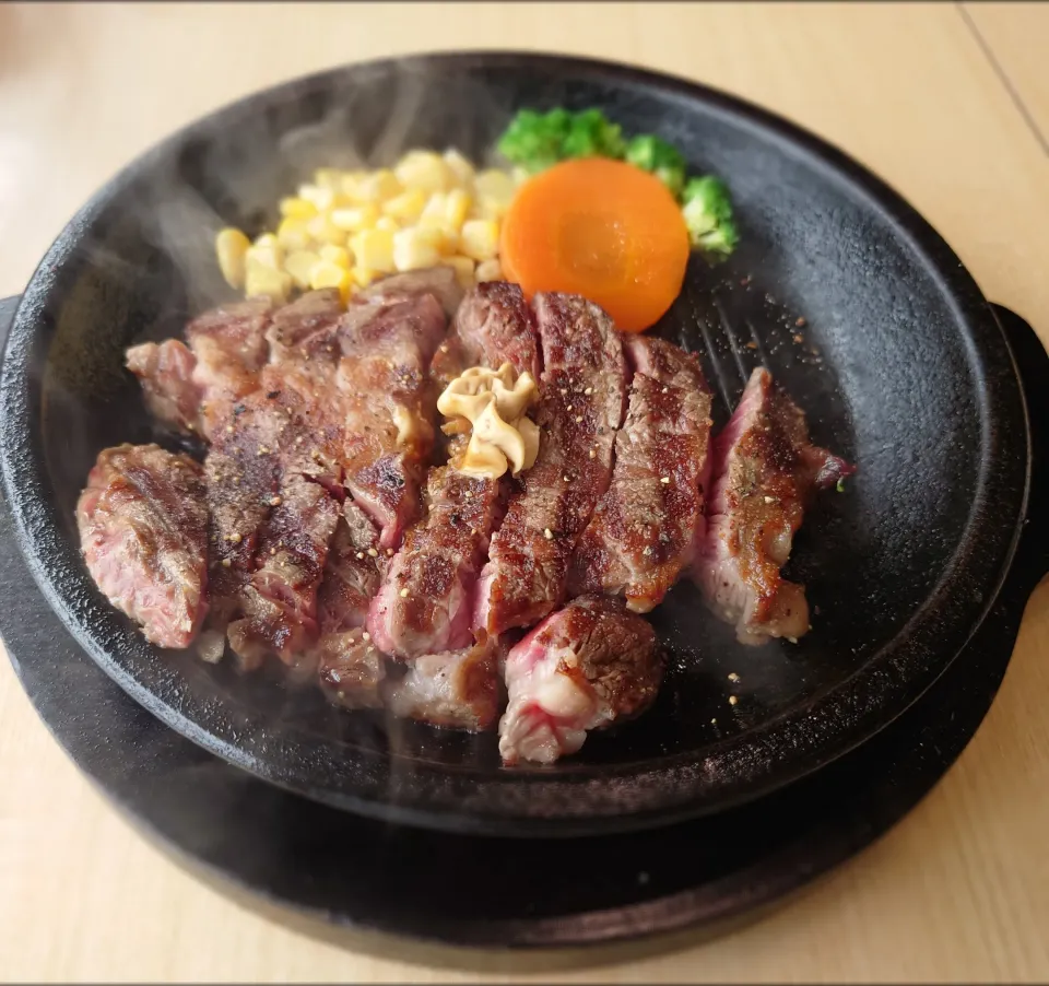 Snapdishの料理写真:いきなりステーキさんでワイルドステーキ300g|たかさん