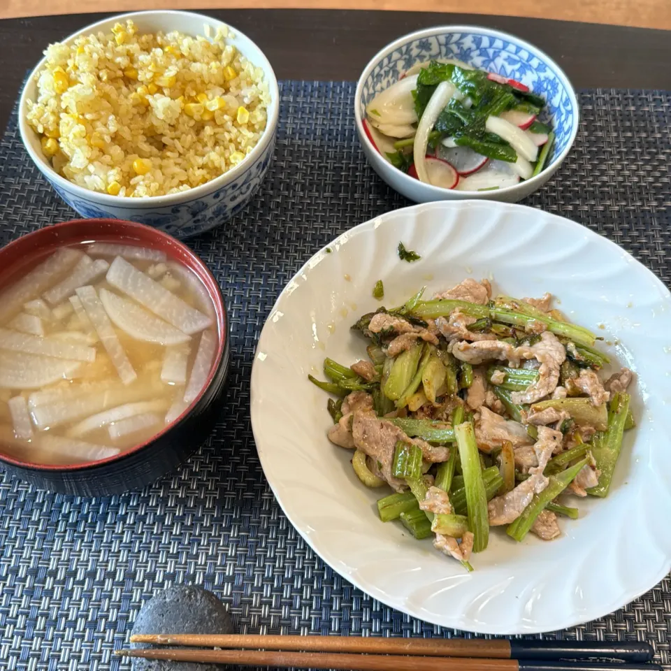 Snapdishの料理写真:セロリと豚肉の塩胡椒炒め・コーン炊き込みご飯・ラディッシュのサラダ・大根とジャガイモの味噌汁|a-parkさん