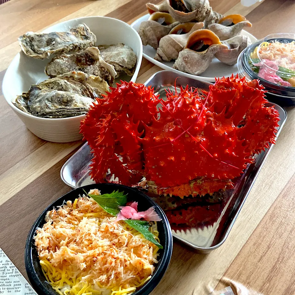 厚岸海の幸でお夕飯　カキエモン　弁天ガキ　つぶ貝　花咲ガニ　毛蟹丼|renharuruさん