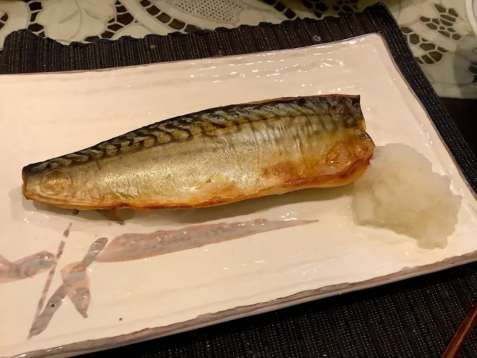 今宵のおつまみは塩サバ🐟😋|アライさんさん