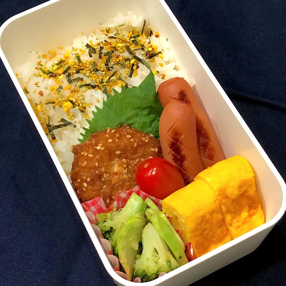 のりたまご飯、鶏マヨ、たまご焼き、ウインナー、ブロッコリーのナムル、ミニトマト|きらきらさん