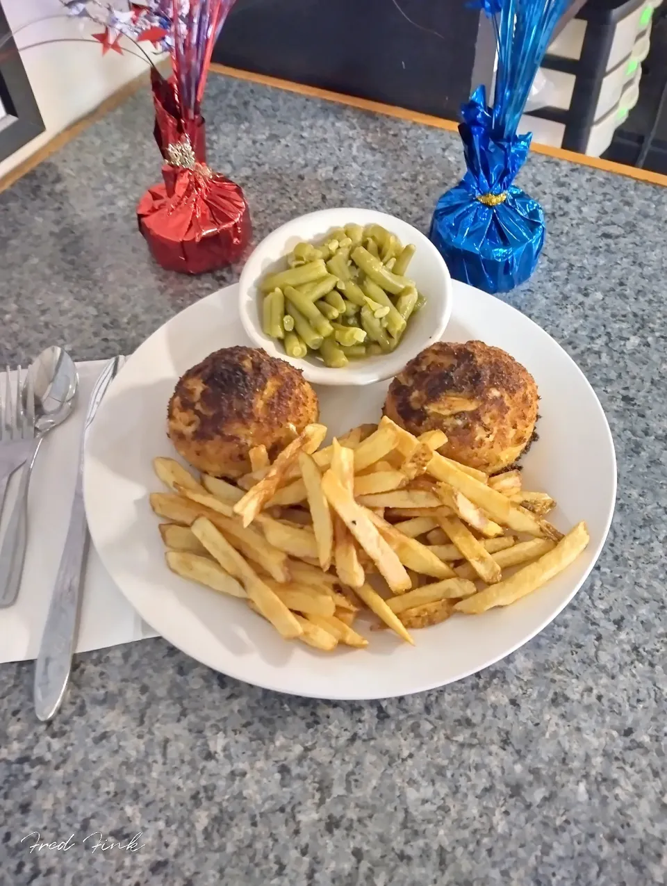 Fresh Crab Cakes with Fresh Hand Cut Fries& GreeBeans|Fastcook2021さん