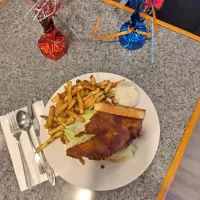 Snapdishの料理写真:Beer battered Fried Haddock Sandwich and Fresh Cut Fries|Fastcook2021さん