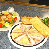 Snapdishの料理写真:Chicken Alfredo,side Salad and Garlic bread|Fastcook2021さん