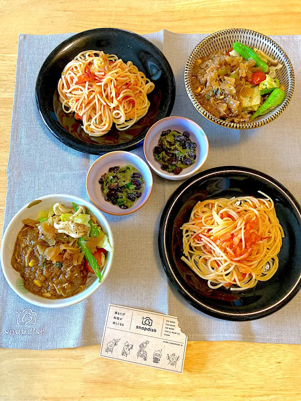 とうもろこし麺と北海道小麦パスタのミックスを濃厚トマトソースでミニパスタ♡50gの裸もち麦ご飯に大量の野菜ソテーと残り物牛筋ミニカレー♡黒豆納豆メカブ|さくたえさん