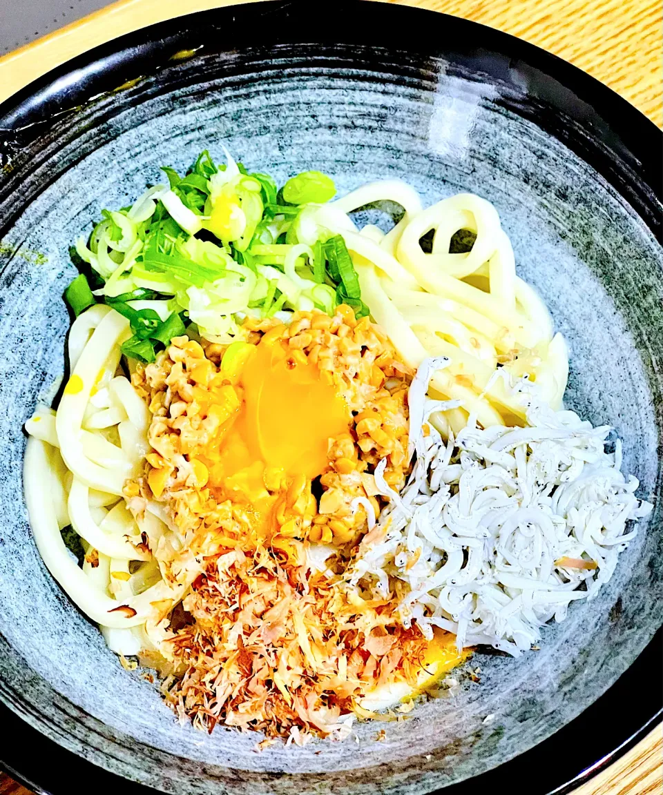 納豆としらすのぶっかけうどん|sakieさん