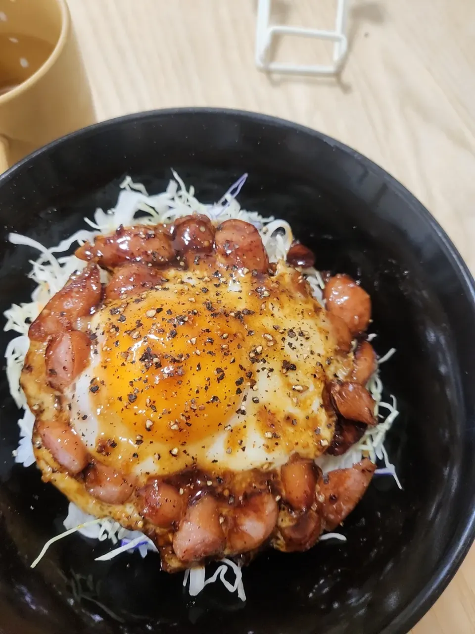 ウインナー目玉焼き丼|すばるさん