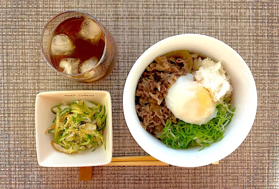 肉玉おろしぶっかけうどん、胡瓜と竹輪のナムル|keychanさん