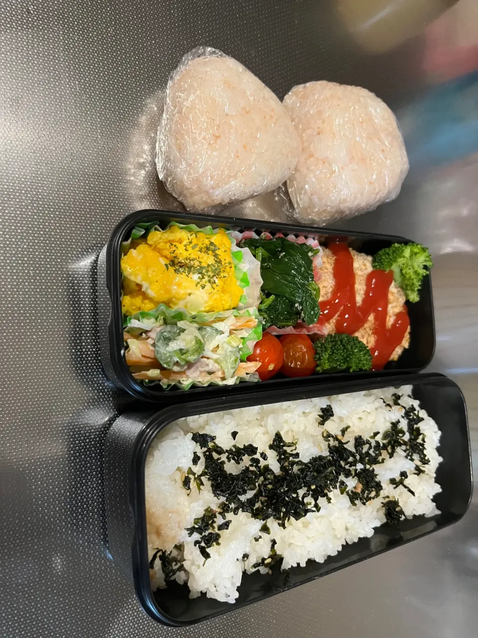 旦那さんの朝おにぎりと今日の愛妻弁当🍙|モモ&ハーブmama🐰🐹🐢🐠❤️さん