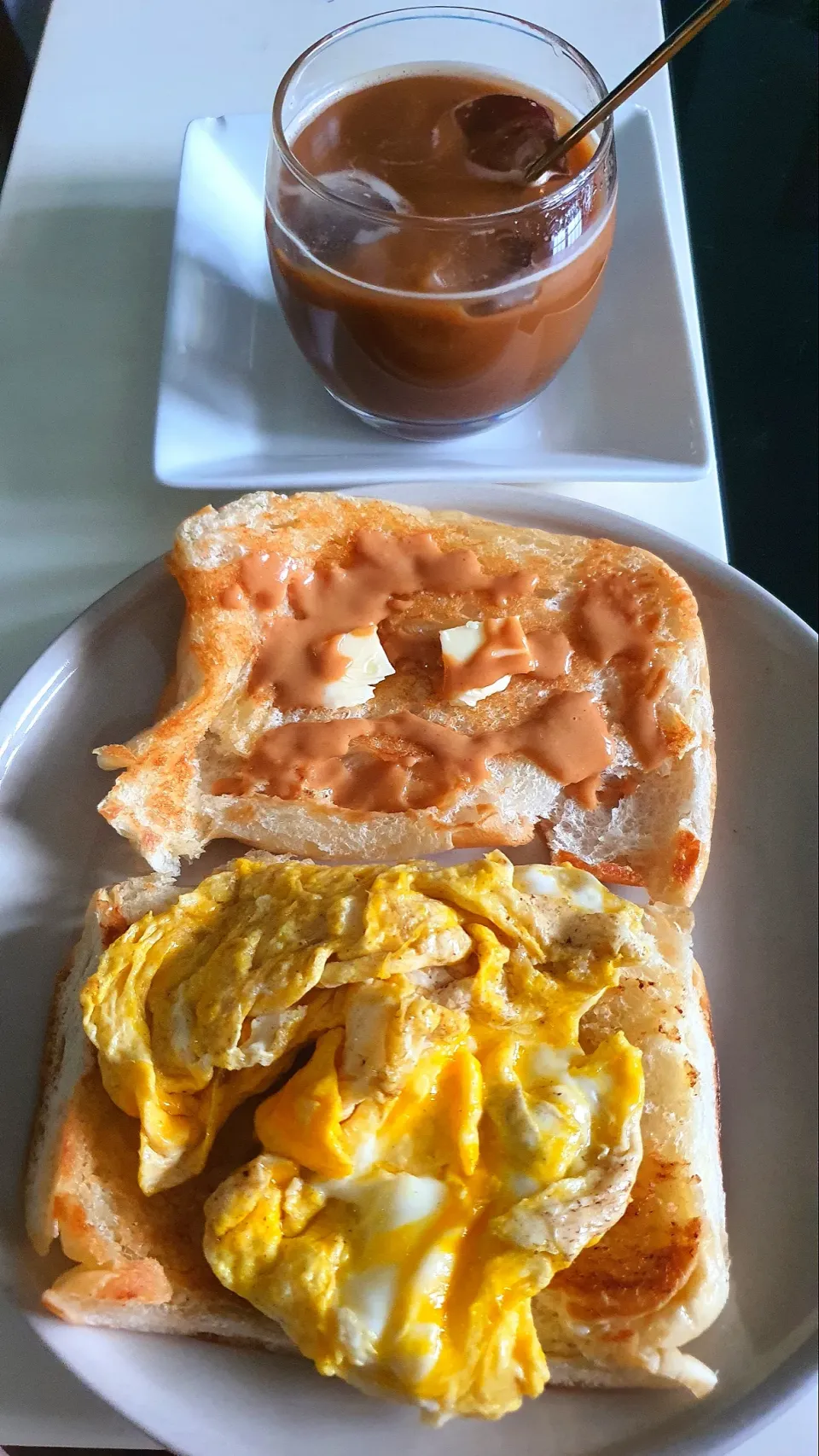 Soft bun & vietnamese coffee breakfast 🤗
butter grilled spread delicious peanut butter + 🧈 butter + scrambled eggs 🥰😍😘😋😋😋|🌷lynnlicious🌷さん