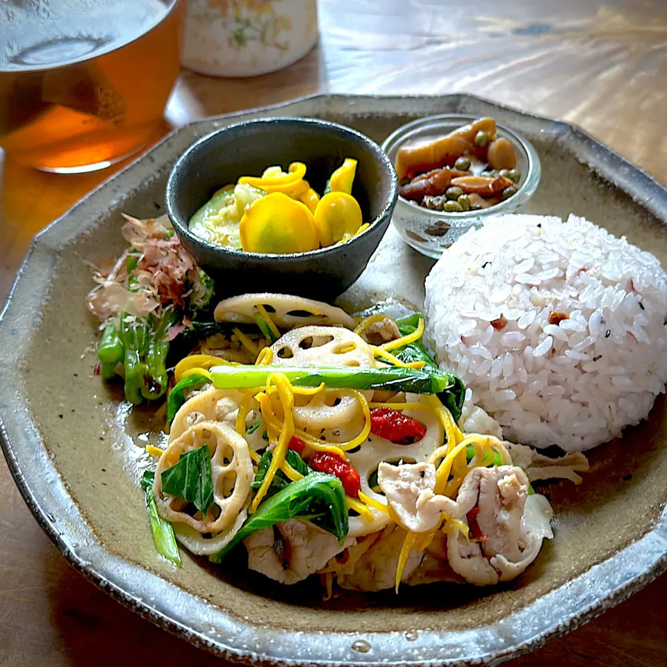 Snapdishの料理写真:豚肉の白だし炒めプレート|くまちゃんさん