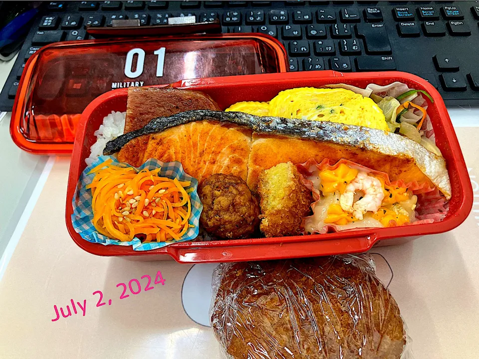 Snapdishの料理写真:シャケでかくね？弁当‪ ·͜·♡‬|Tsuu_chan‪ ·͜·♡‬さん