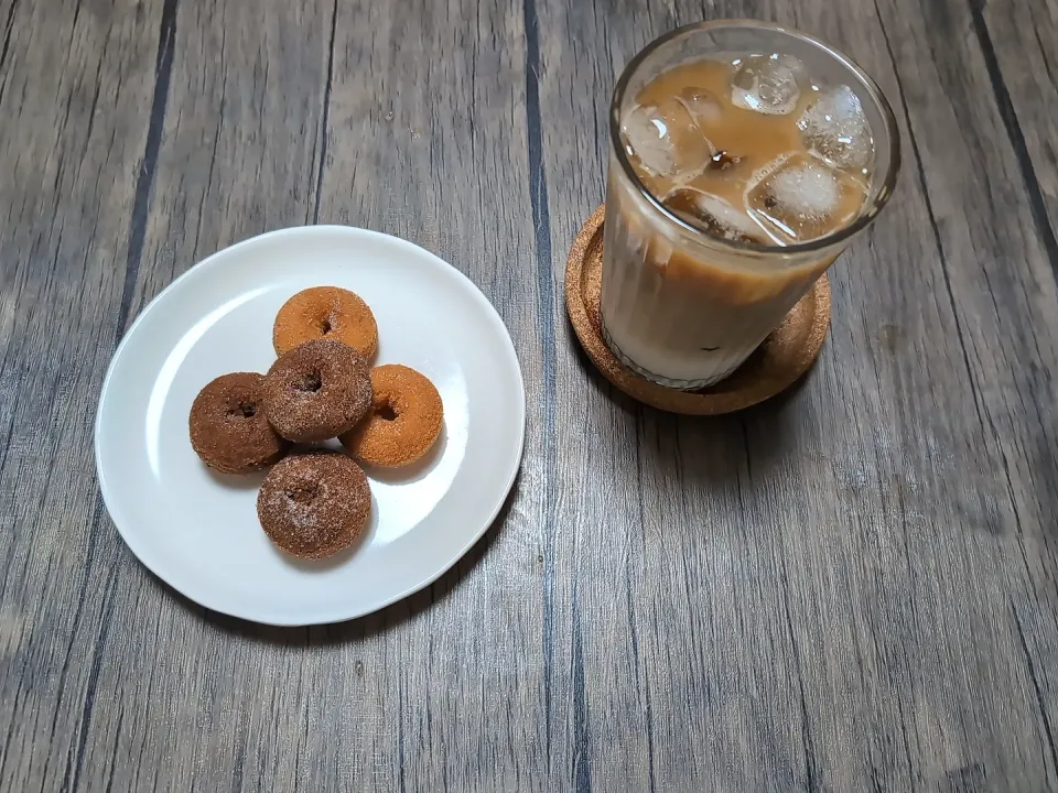 カフェラテとプチドーナツ|スティーブさん