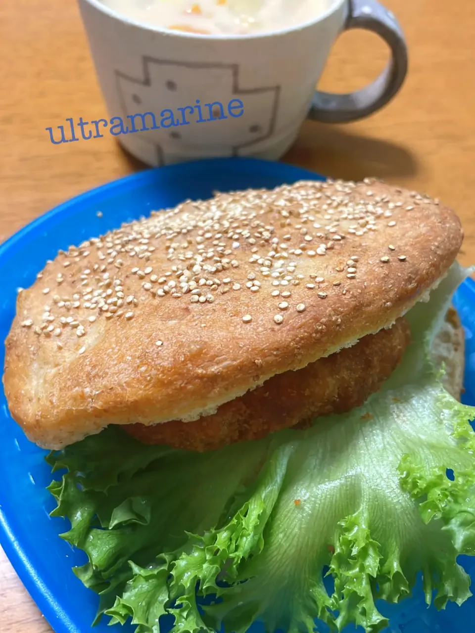 Snapdishの料理写真:＊手作りキヌアバンズで海老カツバーガー♪＊|ultramarineさん